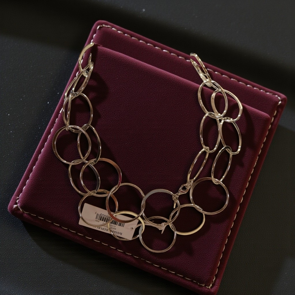 Banana Republic silver plated circular necklace - Picture 2 of 4